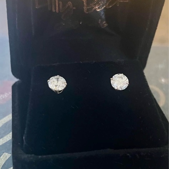 💎 NEW Lilly Beck Originals 3 Ct tw Moissanite 14K Studs - Picture 2 of 2
